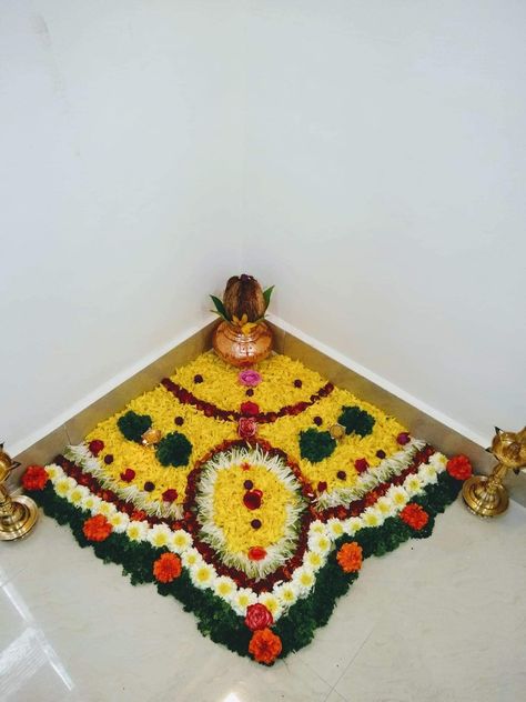 Vastu Pujan Decoration, Diwali Flower Decoration, Diwali Decoration Lights, Door Rangoli, Rangoli Flower, Art Deco Wedding Invitation, Pookalam Design, Laxmi Puja, Decoration Things