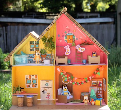 Bluey Craft, Bluey Crafts, Cork Stool, Cardboard Dollhouse, Cartoon House, Fun Crafts To Do, Coloring Markers, Disney Crafts, Painted Pots