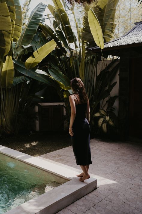 Woman portrait photo shooting in the pool | summer villa photo ideas Tulum Photoshoot Ideas, Villa Photoshoot Ideas, Resort Photo Ideas, Airbnb Photoshoot Ideas, Resort Photoshoot Ideas, Bali Photo Ideas, Poolside Photoshoot Ideas, Villa Photoshoot, Swimming Pool Aesthetic