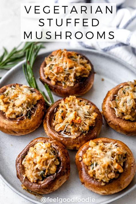 Mushroom Recipes Side Dishes, Vegetarian Christmas Appetizers, Holiday Snacks Christmas, Vegetarian Stuffed Mushrooms, Thanksgiving Appetizers Finger Foods, Stuffed Mushroom Recipes, Stuffed Mushrooms Vegetarian, Vegetarian Christmas Dinner, Snacks Christmas