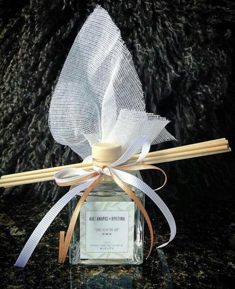 Diffuser Wedding Favor, New Template, Wooden Wedding, Wedding Favours, Reed Diffuser, Wedding Favors, Slides, Wedding Inspiration, Moon