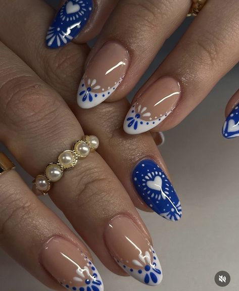 Mexican Heritage Month Nails, Bday Gel Nails, Spain Acrylic Nails, Middle East Nails, Nail Inspo Mexico, Morocco Nails Art, Mexican Gel Nails, Mediterranean Inspired Nails, Latin Inspired Nails