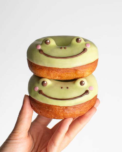 Frog Food, Pastel Cupcakes, Kawaii Cooking, Cute Baking, Think Food, Kawaii Food, Cute Desserts, Donut Recipes, Latte Art