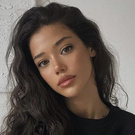 Stella Alonso, Deer Makeup, Latina Makeup, Christina Lauren, Nose Job, Brown Girl, Pretty Makeup, Beauty Secrets, Makeup Inspo