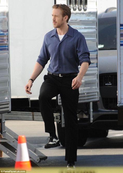 Keeping it casual: He had a costume change as he wore a navy blue shirt with the sleeves r... Navy Blue Shirt Outfit Mens Casual, Blue Shirt Men Outfit, Navy Shirt Outfit Men, Navy Blue Shirt Outfit Mens, Navy Blue Outfit Men, Lala Land Outfits, Navy Blue Shirt Outfit, Blue Shirt Outfit Men, Ryan Gosling And Emma Stone