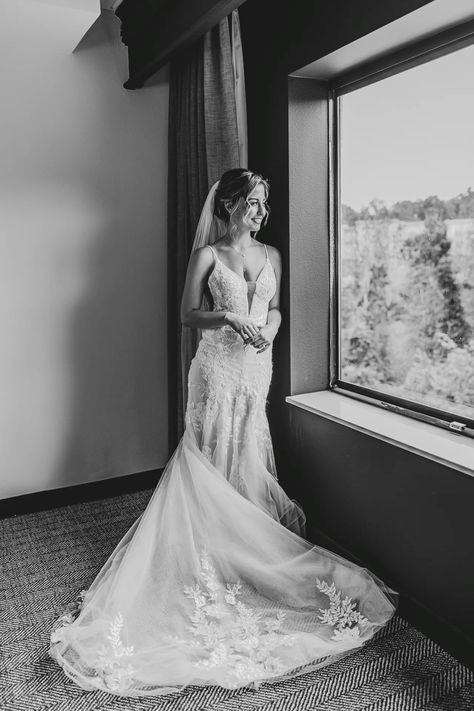 photography#bridalphotoshoot# Bride Only Poses, Poses For Bridal Photoshoot, Bridal Portraits No Flowers, Classic Bridal Portraits, Bride Photo Poses Bridal Portraits, Bridal Solo Poses, Moody Bridal Portraits, Bridal Portraits Poses Indoors, Bridal Pictures Ideas Photo Poses