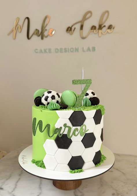 2 Tier Soccer Cake, Soccer Ronaldo Cake, Soccer Party Food Ideas, Birthday Soccer Cake, Soccer Cake Ideas For Boys, Birthday Cake Soccer, Fifa Cake, Birthday Cake Football, Football Cakes For Boys