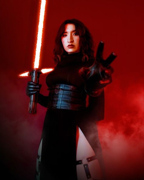 Female Sith Cosplay, Star Wars Women Costume, Star Wars Female Sith, Kylo Ren Halloween Costume, Sith Lord Cosplay, Star Wars Female, Kylo Ren Costumes, Long Braided Hair, Sith Costume