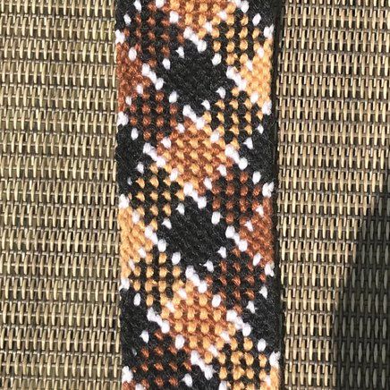 Monochromatic Friendship Bracelet, Plaid Bracelet Pattern, Plaid Friendship Bracelet Pattern, Thick Bracelet Patterns, Fall Friendship Bracelets Patterns, Fall Friendship Bracelets, Normal Bracelet Patterns, Friendship Bracelets For Beginners, Crochet Friendship Bracelets