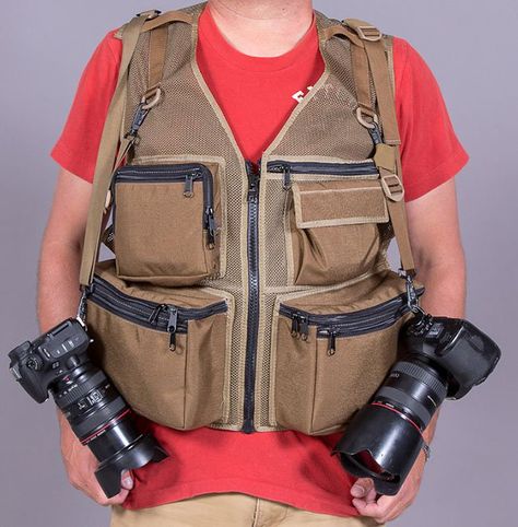 Want to wear all your camera gear around you? The Vest Guy has photographer vests designed just for you. Many of the company's offerings have a large numbe Photographer Vest, Photography Vest, Outdoor Photographer, Vest Designs, Large Man, Cool Poses, Camera Gear, Photography Camera, Urban Photography