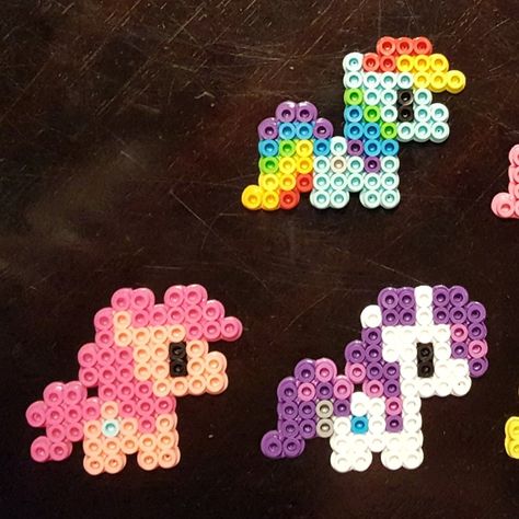 Rarity Perler Beads, Mlp Fuse Beads, Cool Peeler Beads, Diy Perler Beads Patterns, Perler Bead Patterns Mlp, My Little Pony Perler Bead Patterns, Peeler Bead Crafts, Peeler Bead Patterns Ideas, Perler Bead Easy