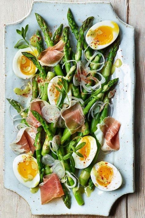 This impressive-looking asparagus salad recipe is actually very easy to make. After quickly boiling the asparagus, the same water is used to soft-boil the eggs. Piment d'Espelette is a sweet, spicy ground pepper from the Basque region of France. #easter #easterdinner #easterrecipes #healthyeasterrecipes #easterdinnerideas #recipe #eatingwell #healthy Salad With Eggs, Basque Region, Asparagus Salad Recipe, Healthy Easter Recipes, Sommer Mad, Asparagus Salad, Asparagus Recipe, Egg Salad, Ground Pepper