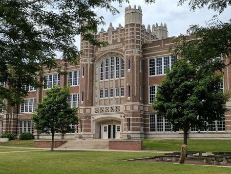 crew and birdy - a million kisses in your lifetime Large School Building, Pretty School Exterior, Beautiful School Building, High Schools Exterior, Big School Aesthetic, Extraordinary You School Building, Pretty School Building, Boarding School Modern, Big School Building