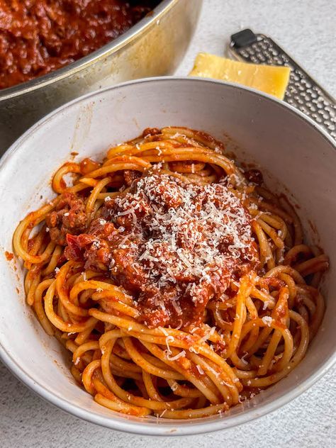 Classic Spaghetti Bolognese Ground Beef For Spaghetti, How To Cook Turkey, Turkey Ground, Turkey Spaghetti, Cook Turkey, Spaghetti Bolognese Recipe, Bolognese Recipe, Freezer Meal Prep, Spaghetti Bolognese