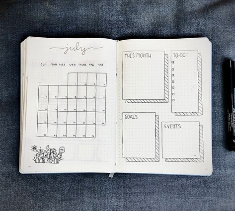 Bujo Month Overview, Dotted Journal Calendar Ideas, Bujo Simple Ideas, Dot Journal Ideas For Beginners Calendar, Monthly Calendar Bujo, Month Bujo Spread, Dot Journal Calendar, Bujo Calendar Spread, Notebook Calendar Ideas