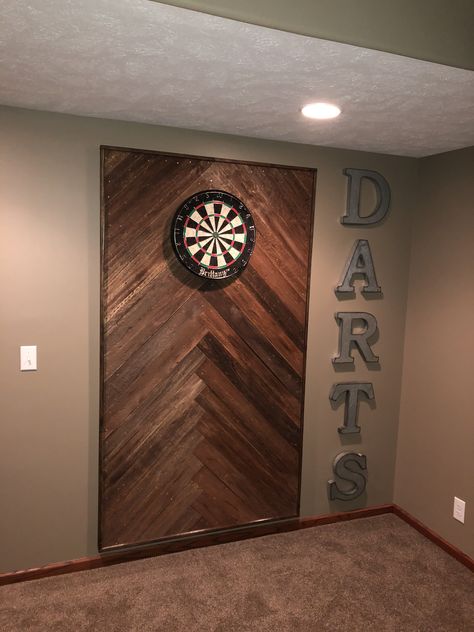 Wooden dart board wall Dart Board Wall, Basement Games, Pool Table Room, Game Room Basement, Man Cave Basement, Man Cave Home Bar, Basement Makeover, Basement House, Geek Decor