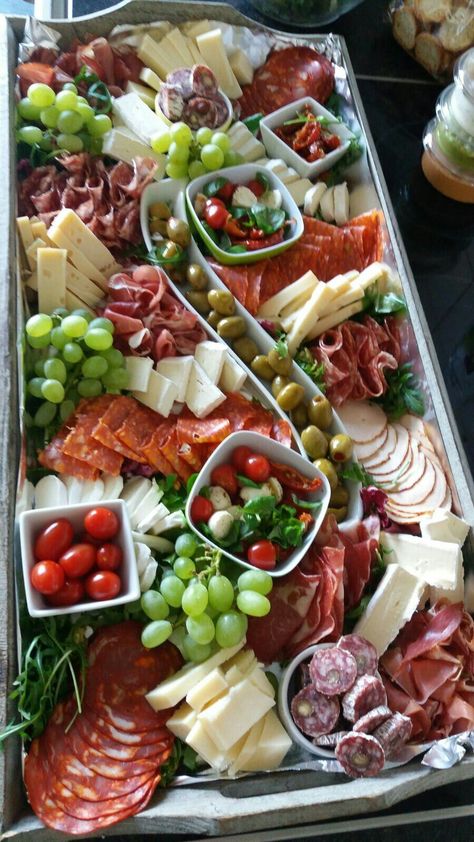 Sandwich Vegetarian, Antipasto Platter, Decorações Com Comidas, Party Food Buffet, Party Food Platters, Charcuterie And Cheese Board, Charcuterie Recipes, Buffet Food, Soft Cheese