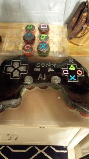 Playstation controller cupcake pull apart cake Game Controller Pull Apart Cupcakes, Video Game Pull Apart Cupcakes, Game Controller Cupcake Cake, Cupcake Pull Apart Cake, Cupcake Pull Apart, Gaming Cake, Playstation Party, Ladybug Cupcakes, Gaming Birthday