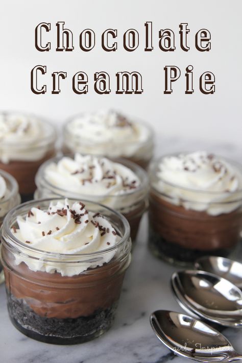 You searched for chocolate cream pie - girl. Inspired. Mini Chocolate Cream Pies, Chocolate Cream Pies, Mason Jar Desserts Recipes, Mason Jar Pies, Jar Desserts, Mason Jar Desserts, Dessert Oreo, Cake Paper, Chocolate Fountain