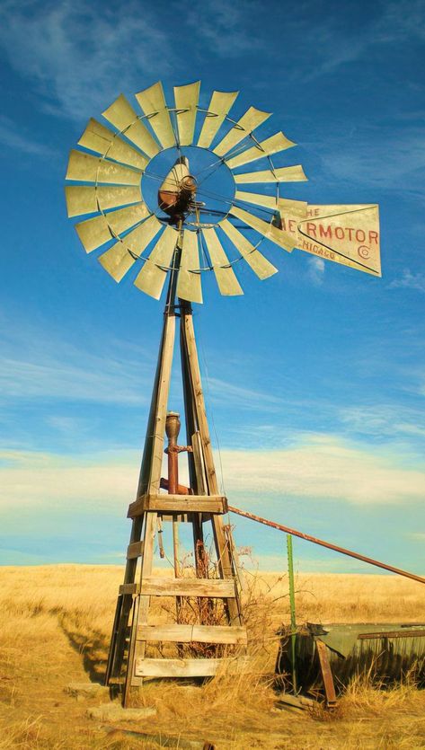 Water Windmill, Windmill Drawing, Windmill Images, Ranch In Montana, Windmill Photos, Farm Windmill, Windmill Art, Windmill Water, Vintage Windmills