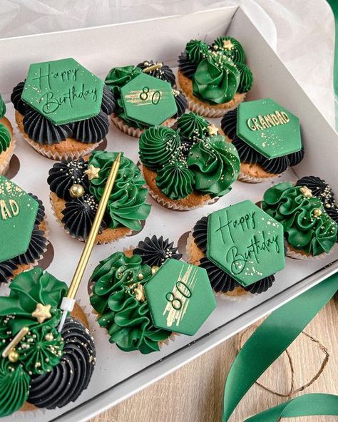 Green Birthday Cupcakes Ideas, Black And Green Cupcakes, Male Cupcakes Ideas, Men’s Cupcakes, Green Cupcake Ideas, Dark Green Cupcakes, Cupcake Decorating Ideas For Men, Slytherin Cupcakes, Emerald Green Cupcakes