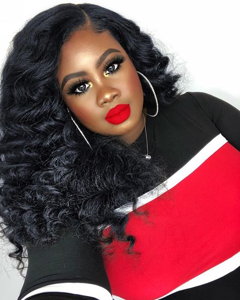 Bold Red Lip Makeup Black Women, Dark Skin Red Lip, Smoky Eye Black, Red Hair Red Lips, Red Lipstick Makeup Looks, Smoky Eyeshadow, Red Lipstick Makeup, Bright Lipstick, Bright Red Lipstick