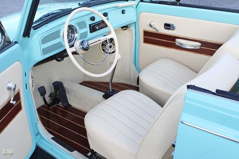 VW Bug Interior - very clean n would need to b kept that way. Bug Interior, Cabrio Vw, Vw Bug Interior, Vw Beetle Convertible, Vw Super Beetle, Vw Ideas, Retro Auto, Sandakan, Vw Sedan