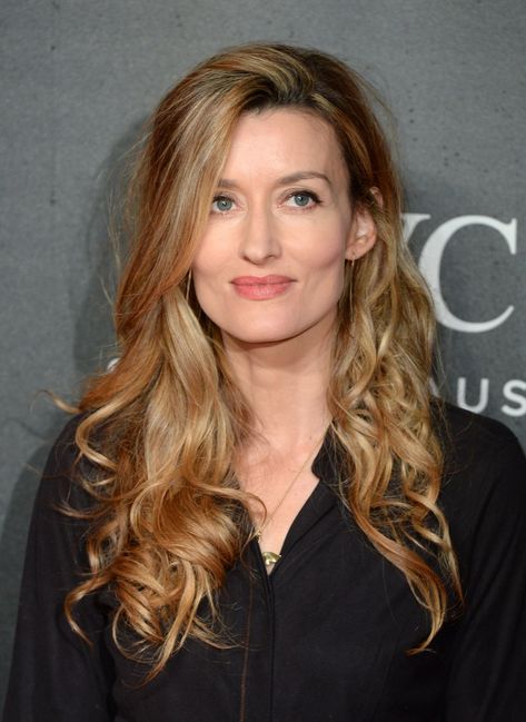 HAPPY 49th BIRTHDAY to NATASCHA MCELHONE!!    12 / 14 / 2018   British actress. In film, she is best known for her roles in Ronin (1998), The Truman Show (1998) and Solaris (2002). On TV, she has portrayed Karen van der Beek, the long-time partner of Hank Moody, in the Showtime comedy-drama series Californication (2007–2014), First Lady Alex Kirkman in the ABC political drama Designated Survivor (2016–2017), and Laz Ingram in Beau Willimon's Hulu sci-fi series The First (2018). Natasha Mcelhone, Natasha Henstridge, Natascha Mcelhone, Brooke Hogan, Beauty Movie, Designated Survivor, Flamboyant Natural, Hollywood Girls, Hollywood Actress