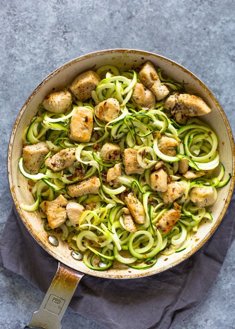 4 ingredient Garlic Chicken Zoodles Chicken And Zoodles, Chicken Zoodles, Recipes With Chicken, 4 Ingredient Recipes, Zoodle Recipes, Chicken Spinach, Spinach Pasta, Breast Recipe, 4 Ingredient