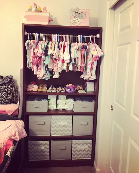 Turned an old bookcase into this♥ Diy Bookshelf, Closet Diy, Baby Closet Organization, Old Bookcase, Baby Nursery Inspiration, Baby Room Organization, Baby Storage, Baby Clothes Organization