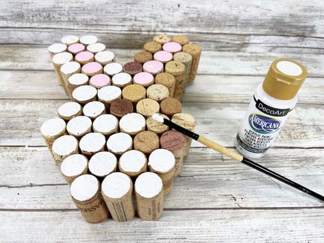 Wine Cork Easter Bunny, Wine Cork Bunny, Easter Cork Crafts, Nancy Craft, Wine Corks Decor, Easter Bunny Craft, Easter Table Centerpieces, Easter Craft Projects, Cork Ideas