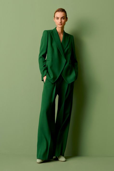 Green Suit Women, Bouchra Jarrar, Pant Suits For Women, Monochromatic Fashion, Look Formal, Green Suit, Moda Vintage, Fall 2022, Vogue Fashion