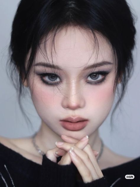 Grunge Douyin Makeup, Asian Grunge Makeup, Eye Makeup Emo, Makeup On Asian, Punk Makeup Grunge, Dark Douyin Makeup, Emo Makeup Looks, Grunge Eye Makeup, Makeup Emo