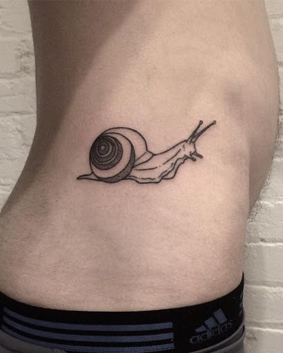 Small Snail Tattoo, Snail Tattoos, Snail Tattoo, Running Tattoo, Small Chest Tattoos, Small Butterfly Tattoo, Chest Tattoos For Women, Dream Tattoos, Tattoo Set