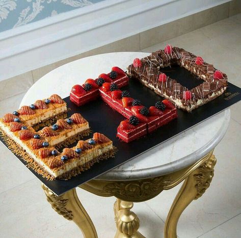 Eid Food Ideas, Eid Sweets, Decoraciones Ramadan, Eid Cake, Eid Decorations, Eid Mubarak Decoration, Eid Food, Ramadan Kareem Decoration, Eid Crafts