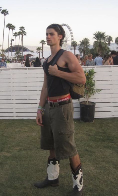 Coachella Men Outfit, Male Festival Outfits, Coachella Mens Fashion, Seth Capella, Coachella Outfit Men, Cochella Outfits, Coachella Fits, Festival Outfits Men, Zodiac Academy