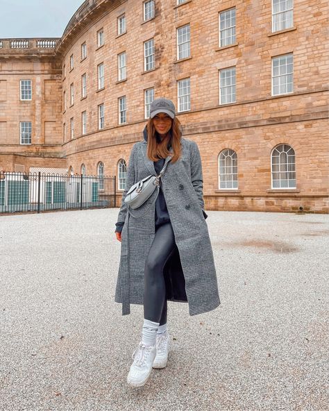 Long Coat Baseball Hat, Grey Trench Coat Outfit Winter, Hoodie And Trench Coat Outfit, Grey Check Coat Outfit, Coat And Leggings Outfit, Grey Hoodie Leather Jacket Outfit, Hoodie And Coat Outfit, Baseball Cap Trench Coat Outfit, Grey Maxi Coat Outfit