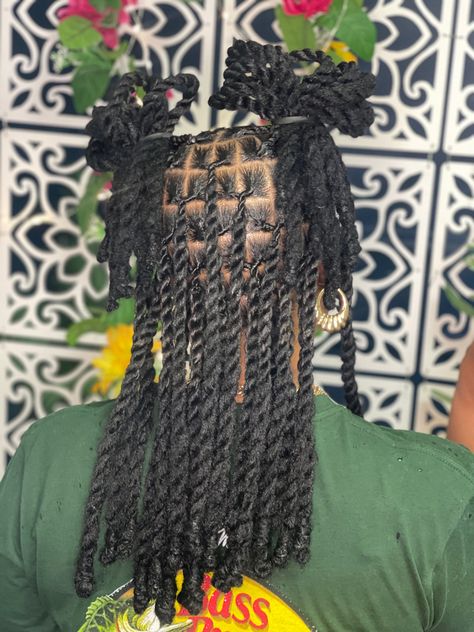 Invisible Locs Medium, Invisible Locs Half Up Half Down, Peek A Boo Invisible Locs, Invisible Locks Styles, Medium Invisible Locs, Invisible Locs With Color, Invisible Locs With Curls, Short Invisible Locs, Long Invisible Locs