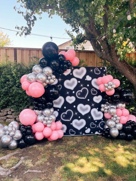 2000 Birthday Party Theme, Y2k Party Theme, 2000s Party Decorations, 2000s Birthday Party Theme, 2000s Party Theme, 2000s Theme Party, Black Girls Red Hair, Y2k Birthday Party, Cheer Black