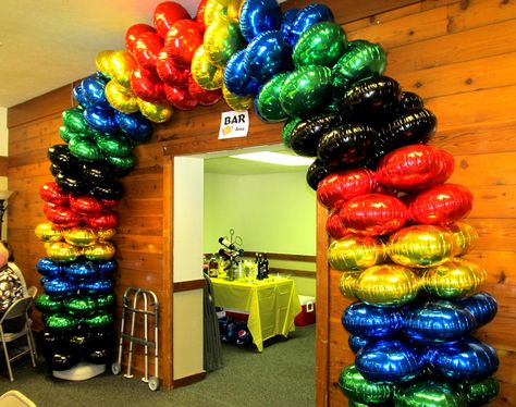 Add some WOW to your family reunion with a foil balloon arch! One of our customers sent this in. Diy Foil, Balloon Accessories, Helium Gas, Diy Balloon, Lego Birthday, Balloon Columns, Arch Kit, Balloon Diy, Balloon Arch