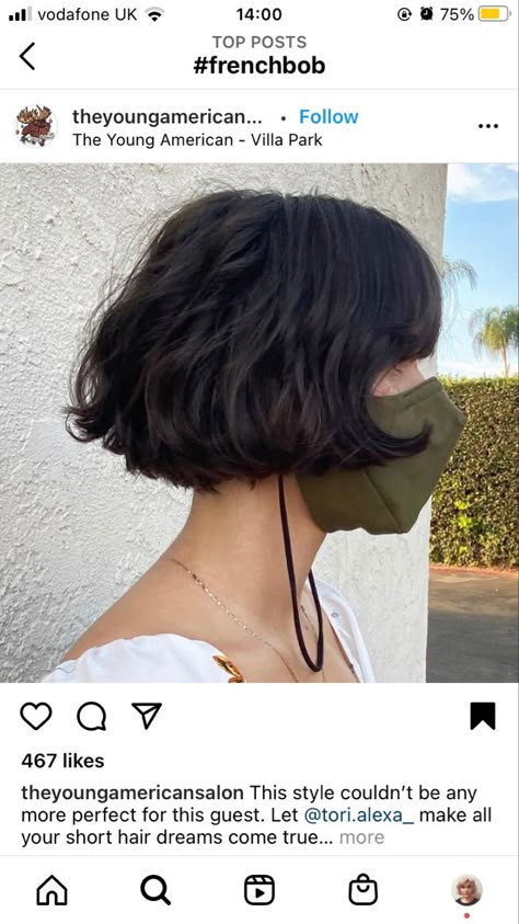 Short Bob Plus Size Women, Curly Micro Bob, 90s Bob Haircut Grunge, 60s French Bob, Parisian Bob Round Face, Very Short Bob With Bangs, Short French Bob With Bangs, French Bob Haircut With Bangs, Wavy French Bob