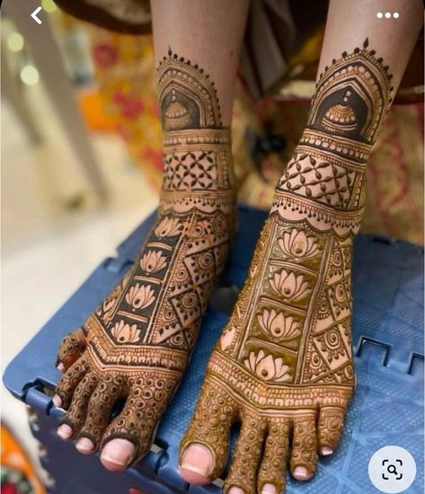 Karwa Chauth Mehndi, Latest Mehndi Designs Wedding, Feet Mehendi, Leg Mehendi Design, Latest Mehndi Design, Mehandi Art, Indian Mehndi Designs, Leg Mehndi, Legs Mehndi Design