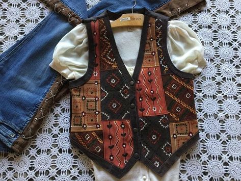 Patch Vest, Waistcoat Outfit, Colorful Vest, 70s Outfits, Estilo Hippie, Vest Outfits, Hippie Outfits, Boho Vibe, Embroidered Patch