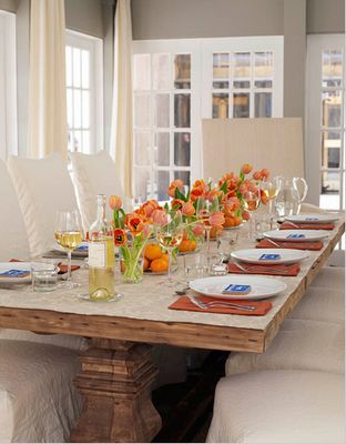 House Beautiful - Ina Garten - Thanksgiving table.  orange tulips and clementines from the grocery store. Ina Garden, House Beautiful Kitchens, Hampton Home, Barn Kitchen, Barefoot Contessa, Pretty Tables, Long Table, Eat In Kitchen, Thanksgiving Table