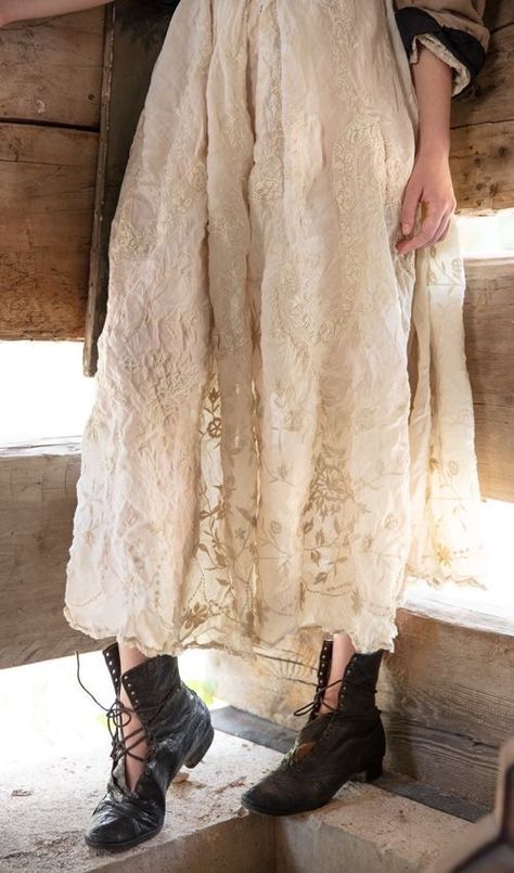 Irish Fashion Women, Robin Brown, Fem Fashion, Upcycling Design, Irish Dress, Magnolia Pearl Clothing, Shabby Chic Clothes, Fredericksburg Texas, Woman Dresses