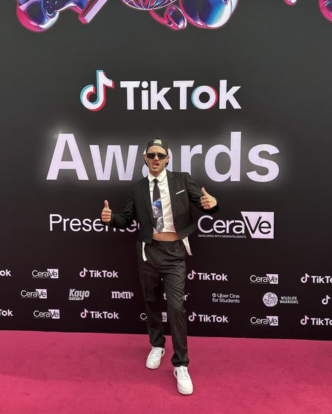 @tiktok_australia awards 2024 🙂‍↕️🖤 (swipe to see surprise appearance from billie eilish and tyla) #tiktokawards #redcarpet #billieeilish #billieeilishfit Billie Eilish, Tik Tok, Red Carpet, Vision Board, Australia, Quick Saves