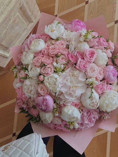 Peony Flower Bouquet Floral Arrangements, Bouqette Of Flowers, Pink Flowers Aesthetic, Luxury Flower Bouquets, Prettiest Bouquet, Boquette Flowers, Flowers Bouquet Gift, Nothing But Flowers, Flowers Aesthetic