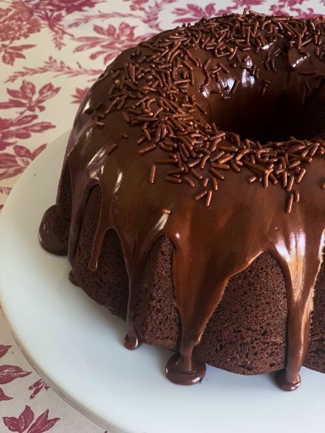 Homemade Ganache, Chocolate Ganache Icing, Chocolate Snack Cake, Milk Chocolate Frosting, Ganache Icing, Cocoa Brownies, Cocoa Cake, Chocolate Ganache Cake, Chocolate Pound Cake