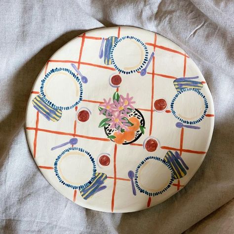 Ninon et Auguste on Instagram: "Table ronde 🍷🌸, collection Moments de Vie. #ninonetauguste #ceramics #ceramique #handmade #atelier #illustration #illustrator #handmadeceramics #pottery #table #vin #fleurs" Painting Pottery Plates, Paint Mugs, Ceramics Illustration, Decorated Pottery, Painting Mood, Pottery Table, Painted Mug, Diy Pottery Painting, Pottery Painting Designs