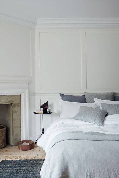 https://sheerluxe.com/2019/09/26/chrissie-rucker%E2%80%99s-interior-design-tips White Company Bedroom, Remaining Calm, Dreamy Interiors, American Interior, Scandinavian Style Interior, White Company, White Room, Spare Room, White Towels